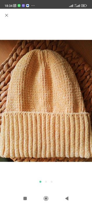 Шапка жіноча в'язана