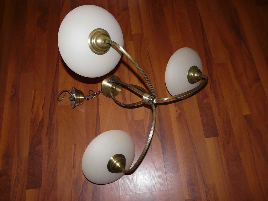 Lampa salonowa gabinetowa do sypialni mosiężna 3 klosze tzw. berety