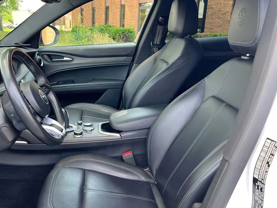 Alfa Romeo Stelvio      2022