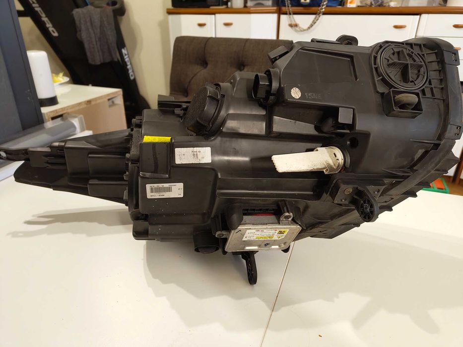 Lampa Lewa Reflektor Lewy Przód Ksenon LED Hyundai i40 lift