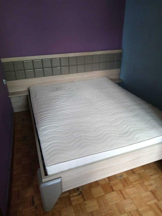 Łóżko sypialniane