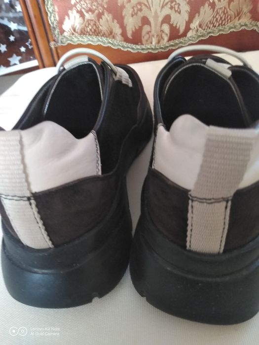 Кросівки підліткові вир.Італія ,натур шкіра розмір 36.