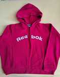 Jesienna wyprzedaż. Bluza z kapturem firmy Reebok Essentials.