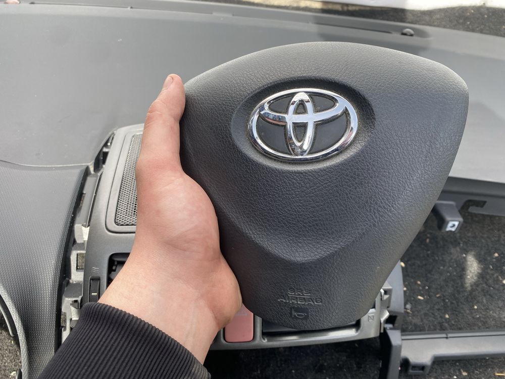 Торпедо, панель, безпека, airbag, консоль Toyota Auris 2006-2013