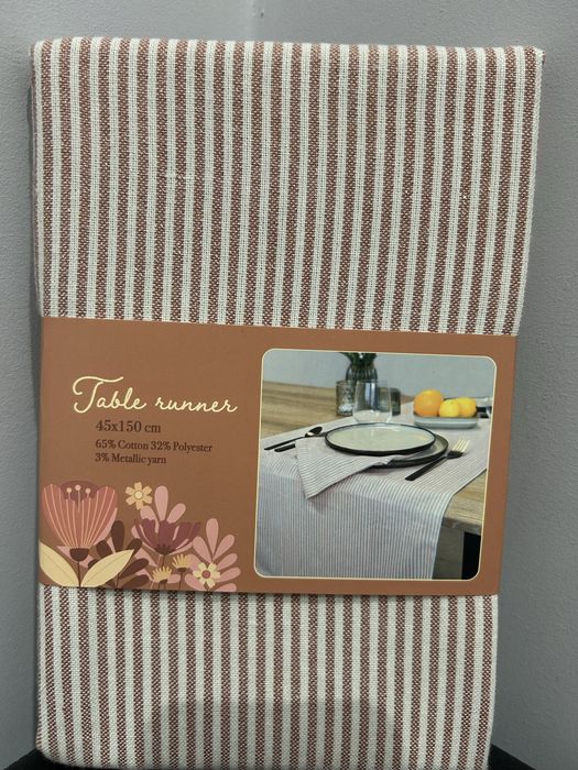 Nowy bieżnik stołowy 45 x 150 nr.6815