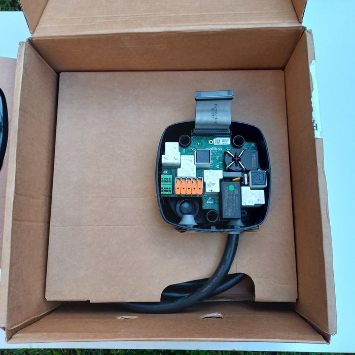 Зарядна станція для електромобіля  Wallbox Pulsar Plus,  7.4 кВт.