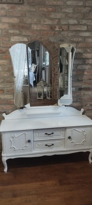 Toaletka w stylu starej Francji