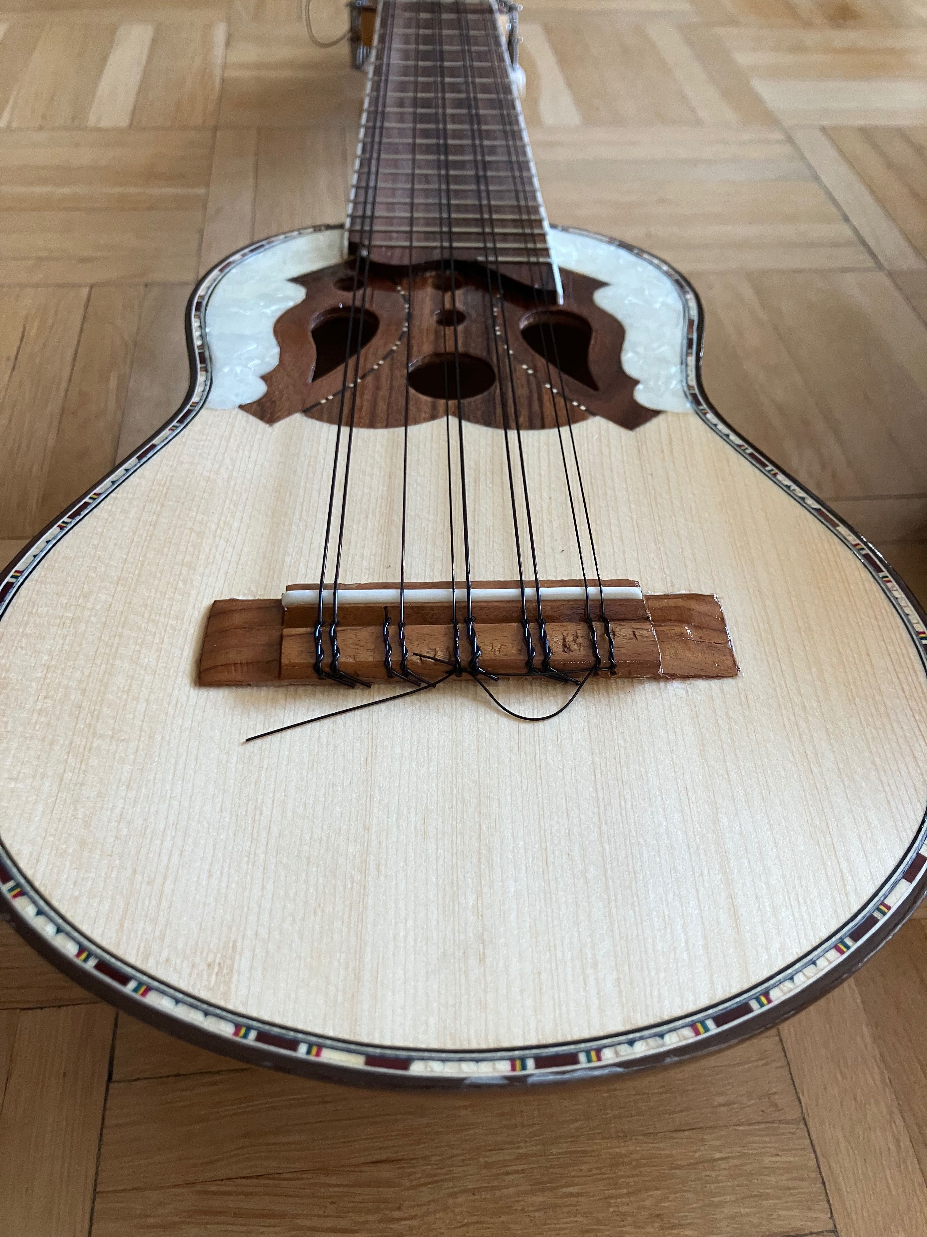 CHARANGO - Andyjski instrument, ręcznie rzeźbione. Nowe