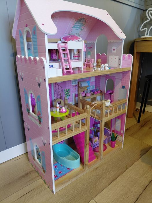 Drewniany domek barbie.