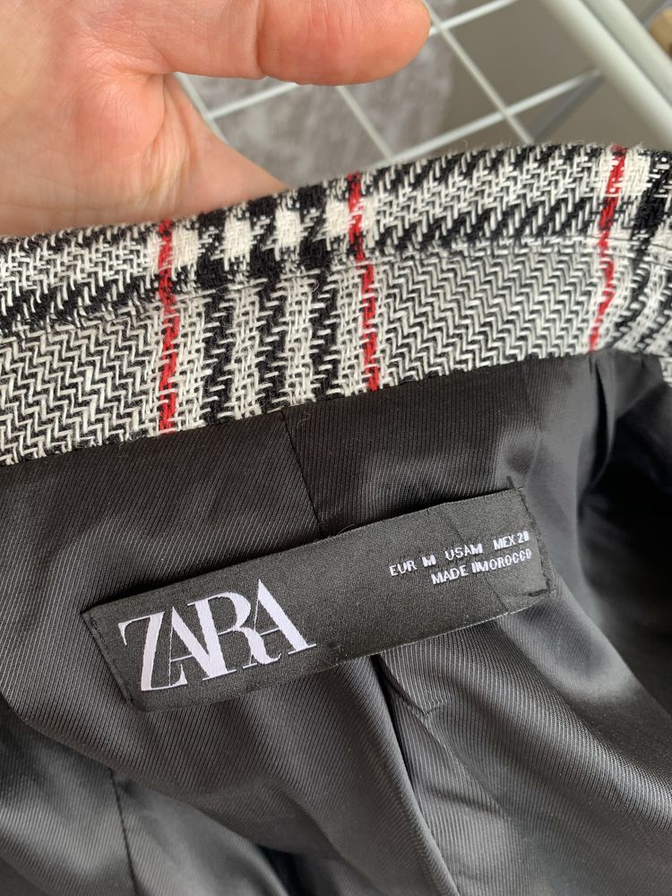 Пальтишко оригинал ZARA , размер м