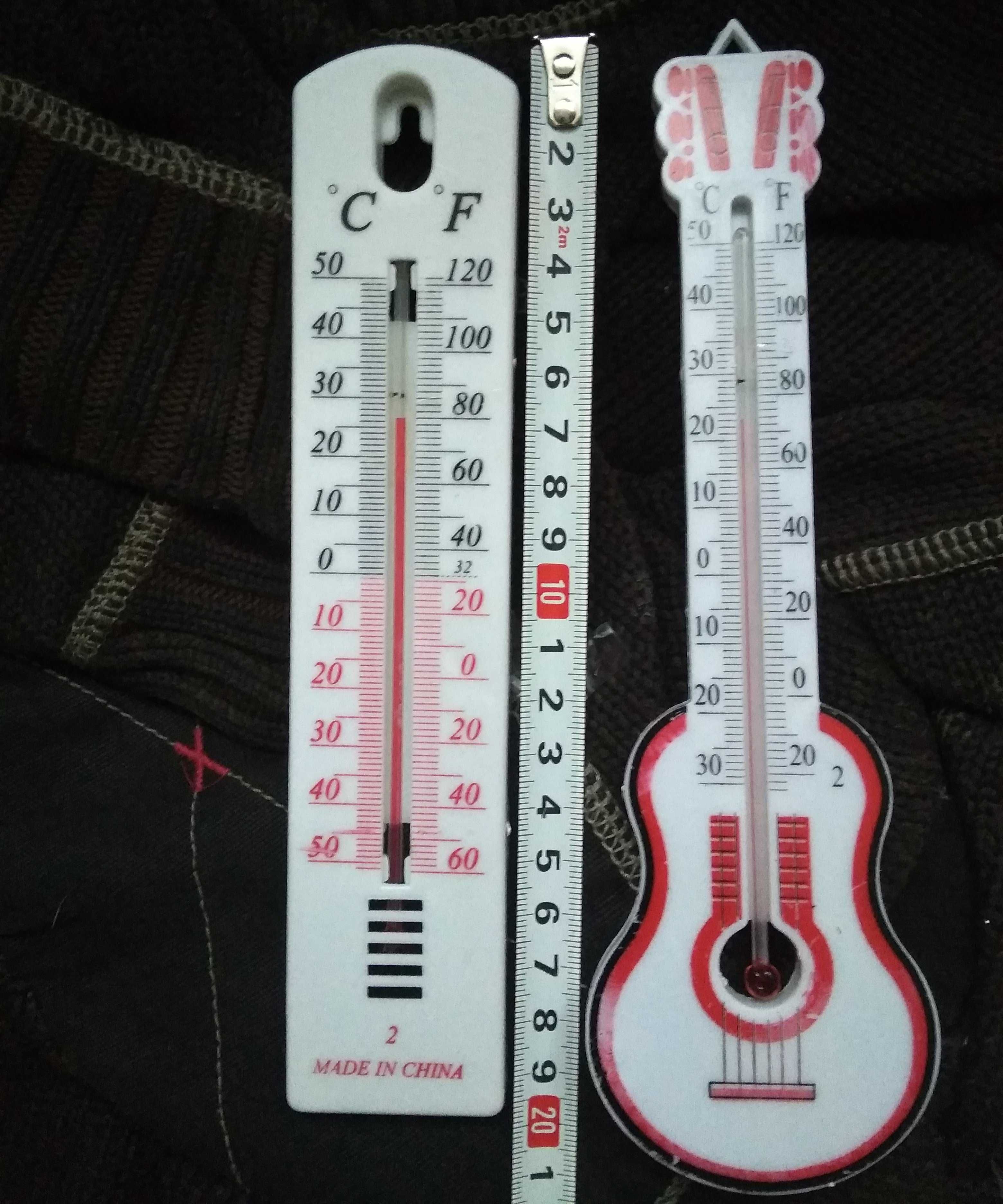 jeden termometr plastikowy prostokątny gitarka gitara płaski