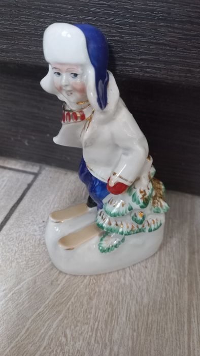 Статуетка майоліка, порцелянова