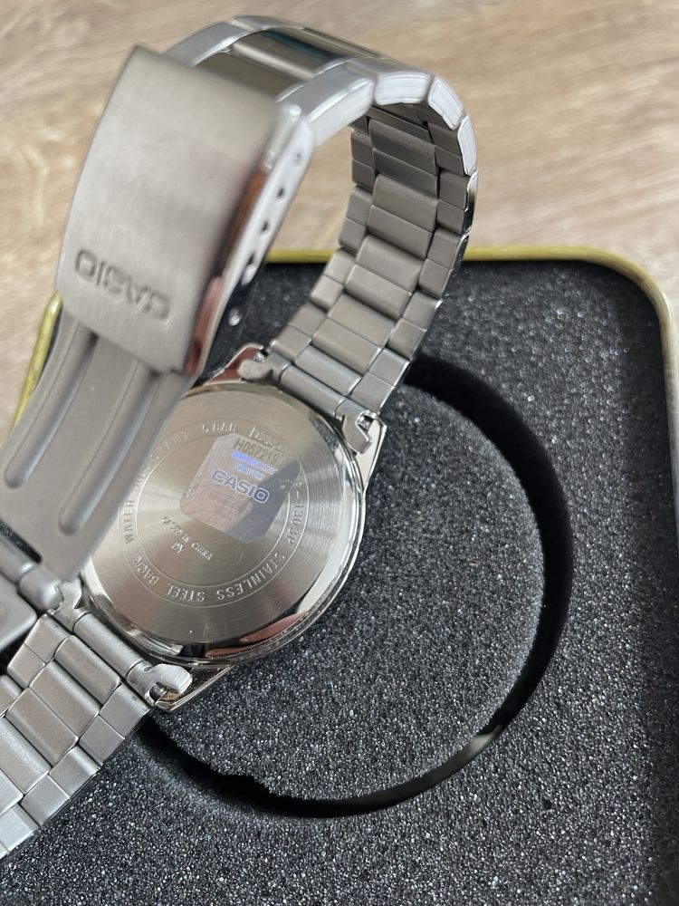 Zegarek casio srebrny