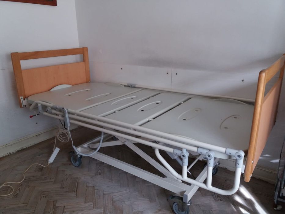 Cama articulada hospitalar