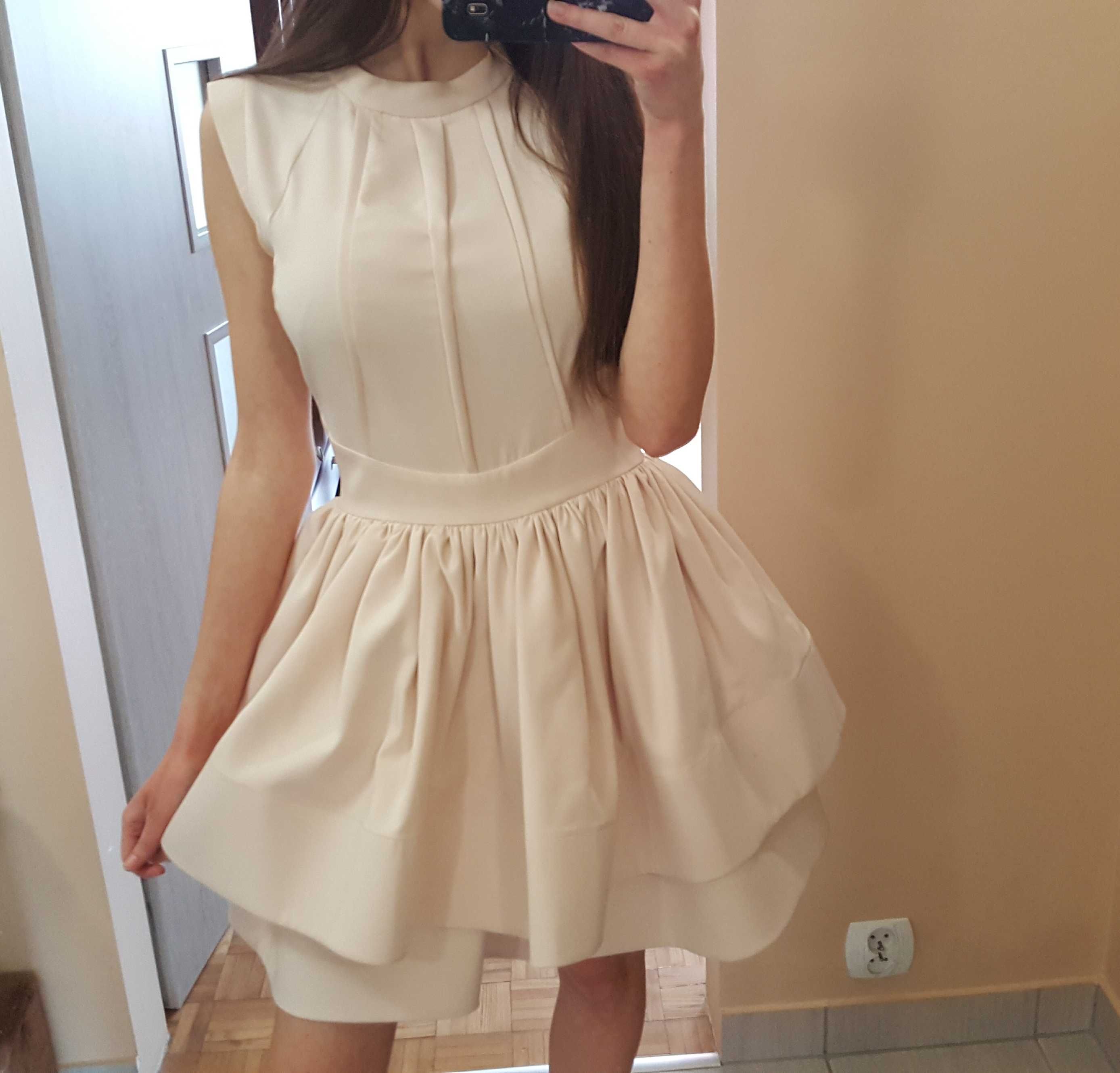 Rozkloszowana sukienka ecru