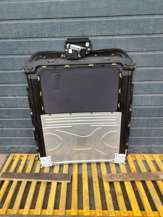 Люк BMW E46 Металевий Підходить як рестайл дорестайл седан універсал