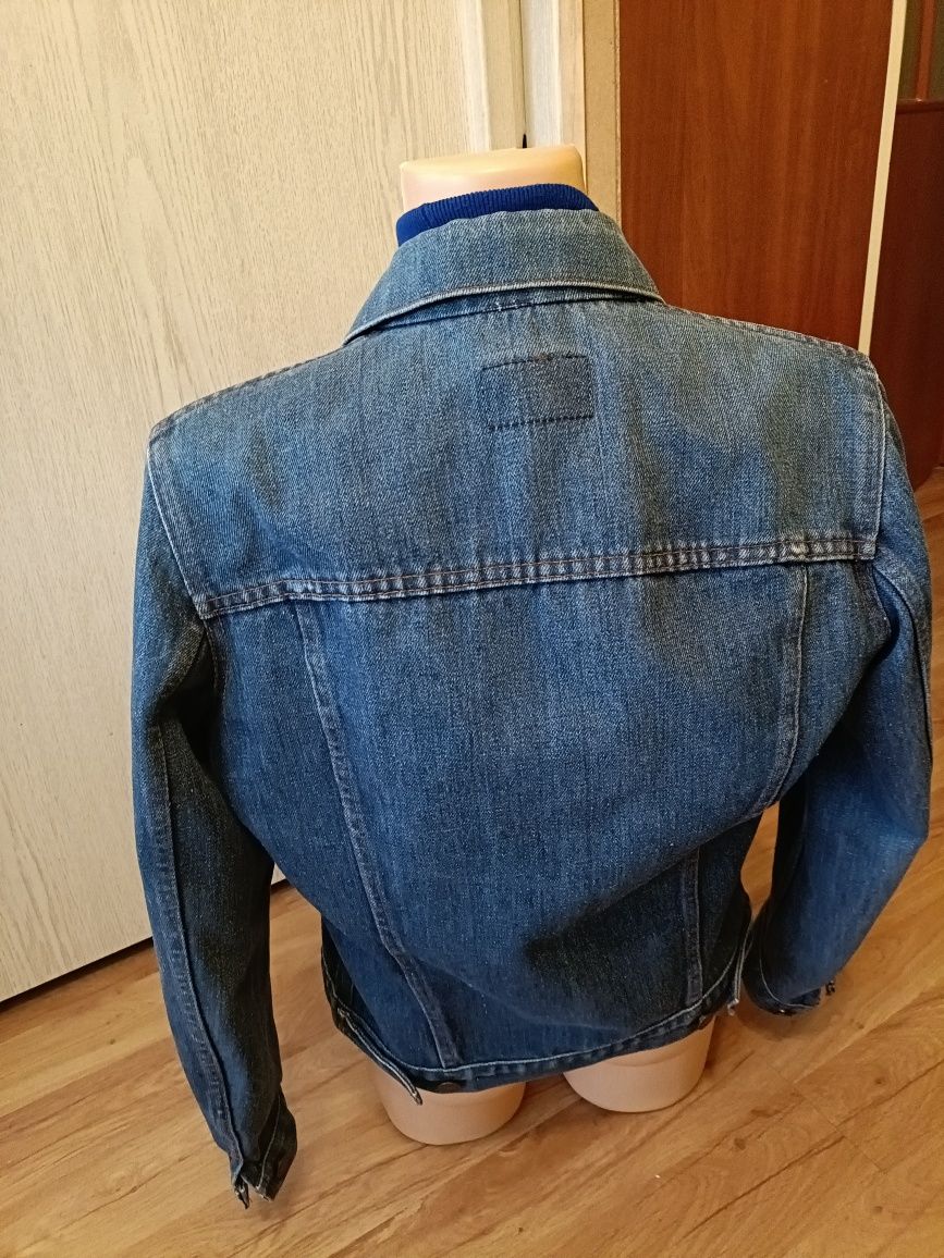 Katana Levi's Strauss