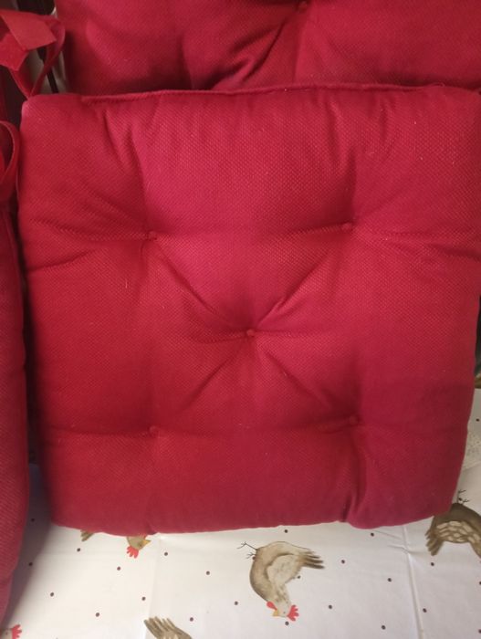 4 almofadas vermelha Ikea