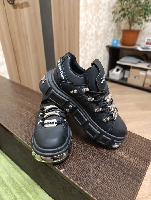 Молодіжні рокерські кросівки (розмір 39)