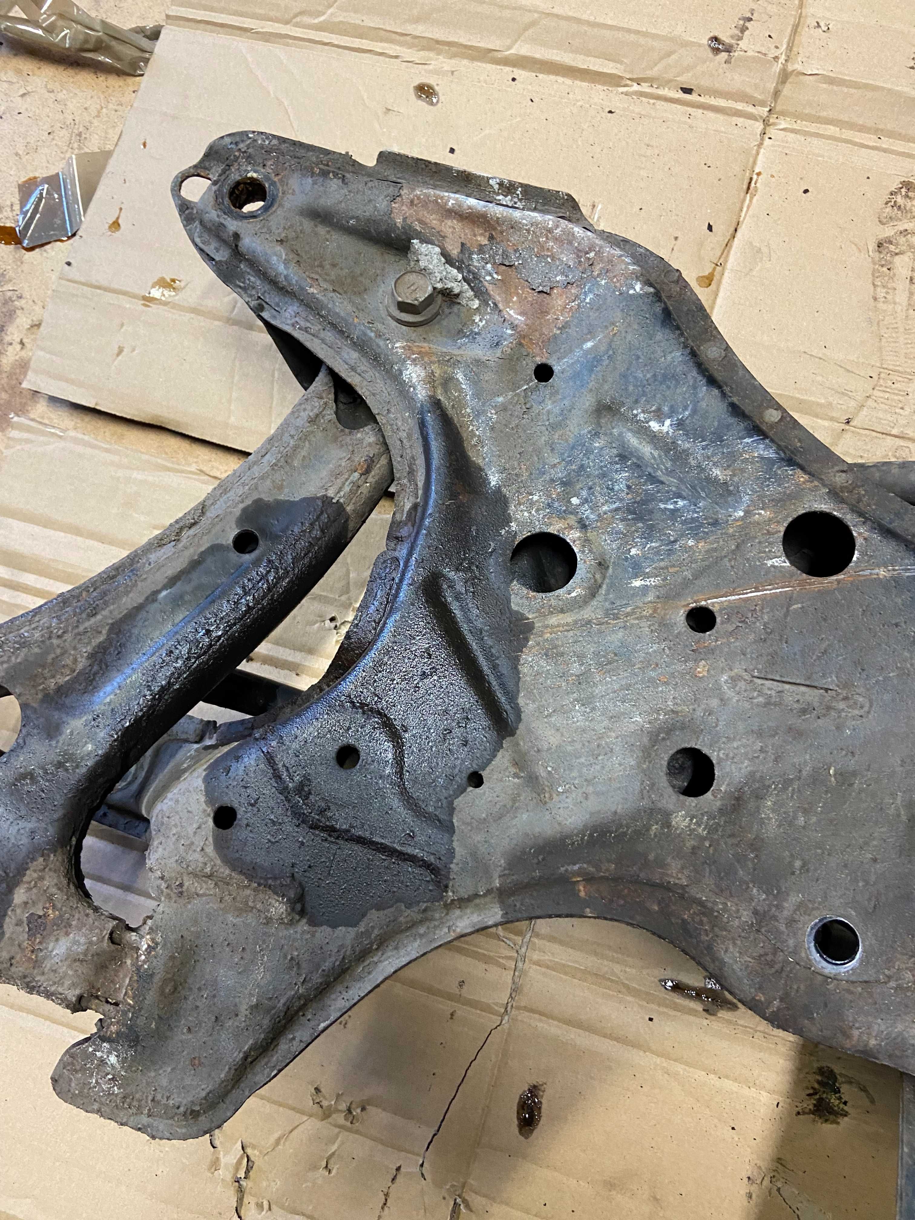 Toyota Corolla Verso I Sanki Wózek Belka Silnika 2.0 D4D 01-04