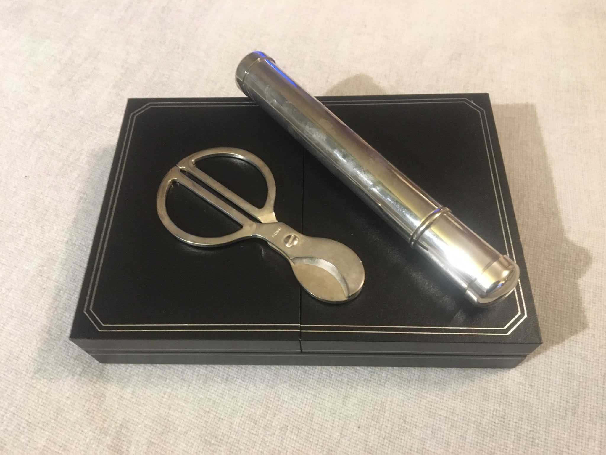 Magnífica Caixa p/ Charutos com cortador, Silea - NOVA