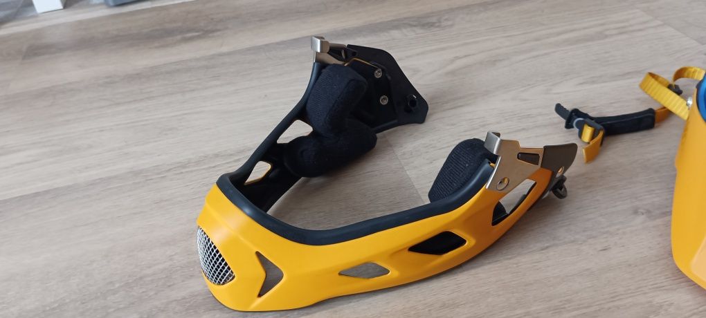 Kask Uvex Jakkyl HDE 2.0 56-61cm full face z odpinaną gardą