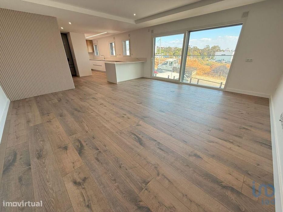 Apartamento T5 em Laranjeiro e Feijó de 196,00 m2