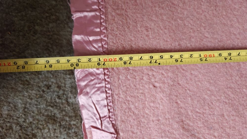 Cobertor vintage rosa com cetim – 177x204 cm