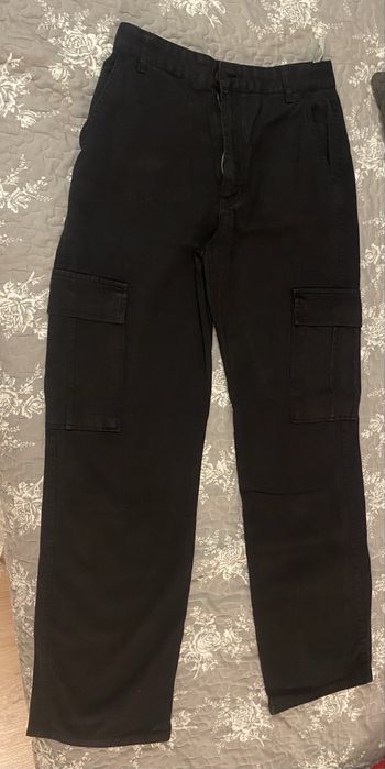 damskie spodnie czarne cargo rozmiar 40 ale sa zwezone w pasie