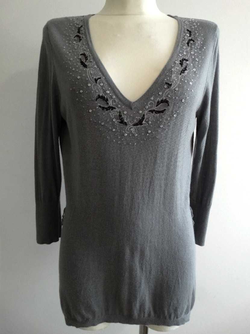 Sweter Taranko Jedwabny Zdobiony Szary Dekolt w Serek