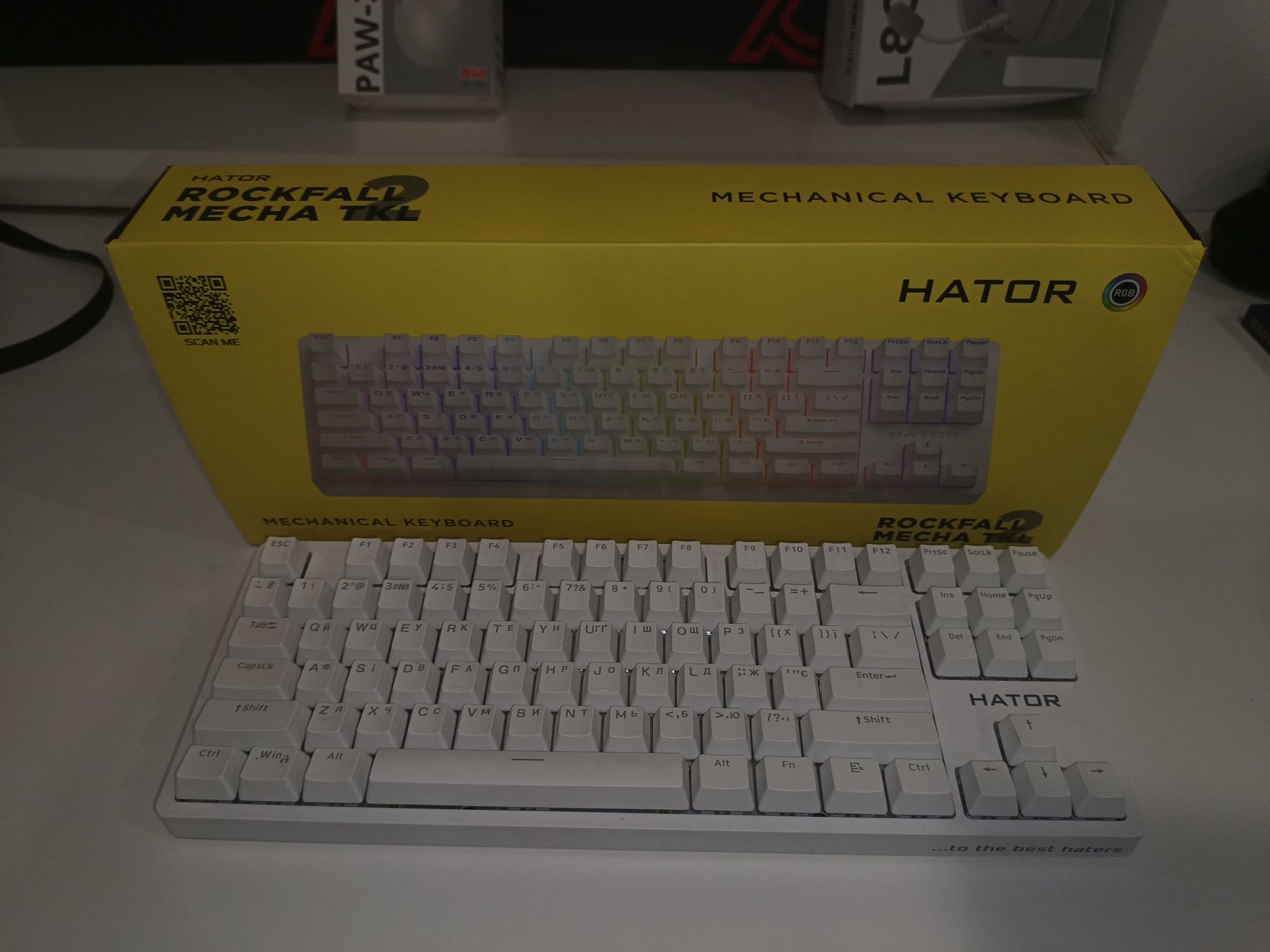 Rockfall 2 TKL Mecha white
Black