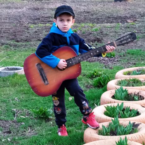Прошу вас у кого есть возможность сделать подарок моему сыну гитару
