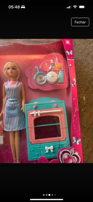 Boneca Barbie chloe com cozina novo