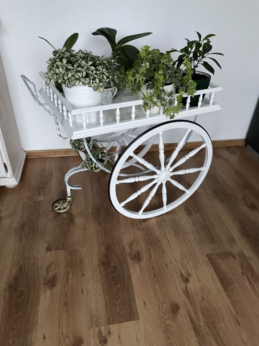 Wozek/stojak drewniane na kwiaty