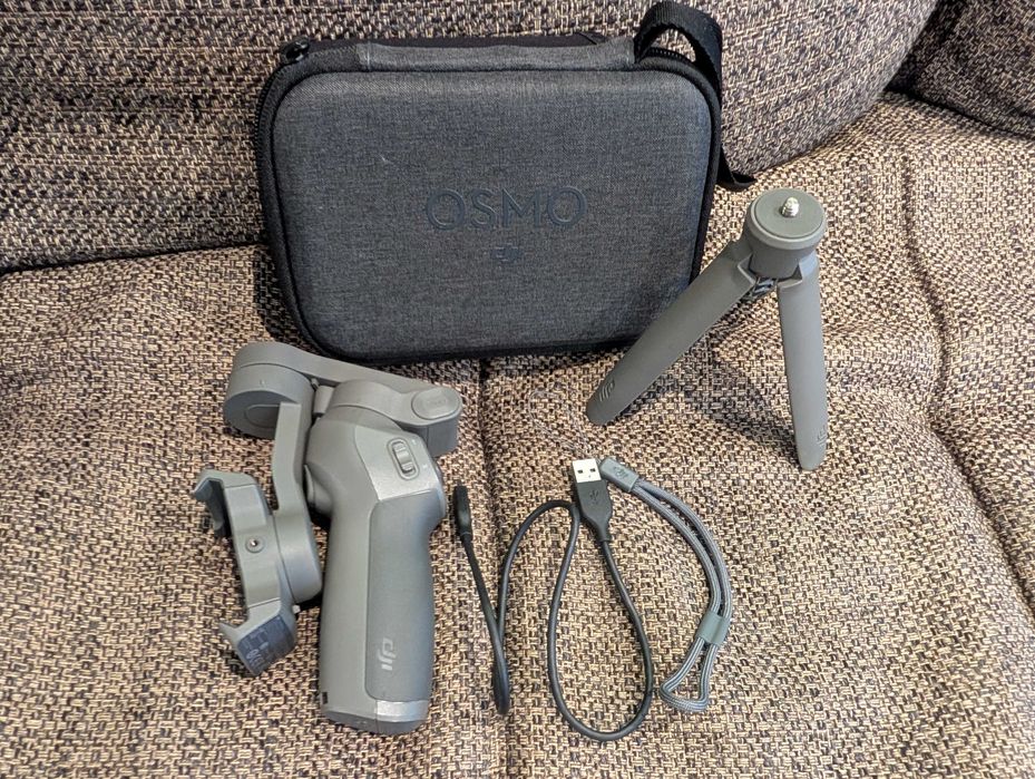 Gimbal DJI Osmo Mobile 3 - COMBO PACK como novo!