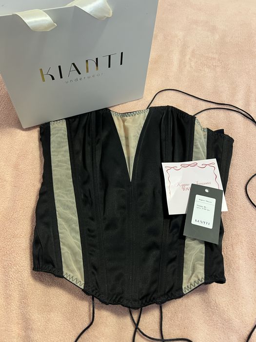 Дуже гарний чорний корсет