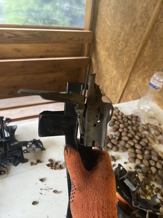 Замок капота мазда 626 mazda gd