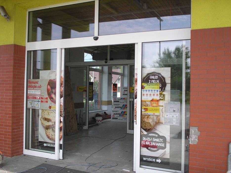 Drzwi zewnętrzne + wiatrołap + drzwi wewnętrzne