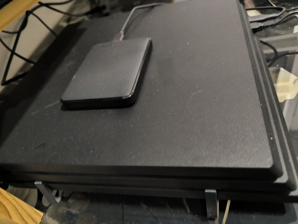 Ps4 Pro com disco externo