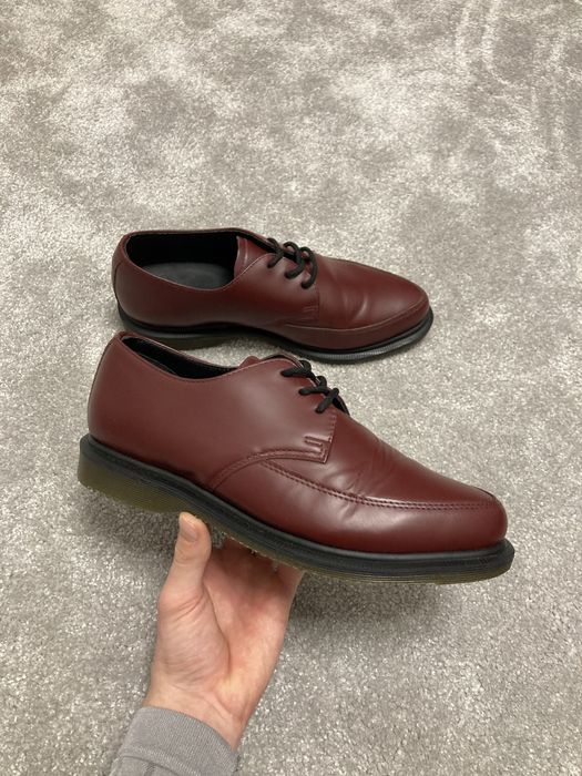 Dr. Martens Willis Cherry Red