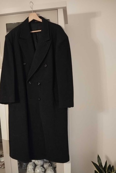 Sobretudo comprido cor preta