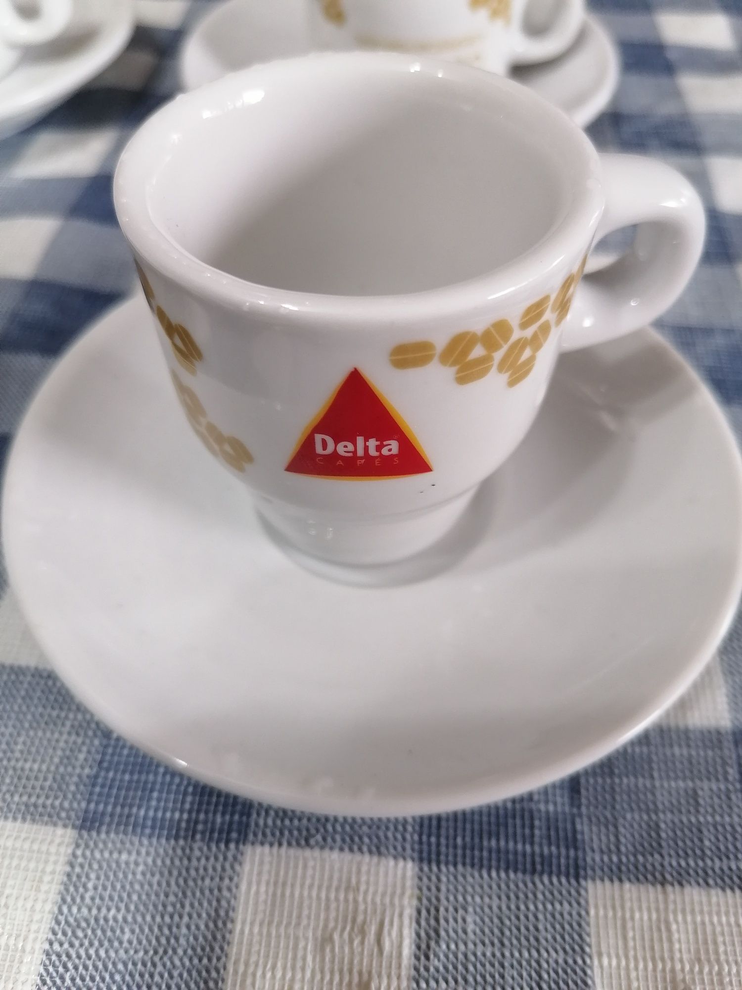 Conjunto  4 chávenas café delta