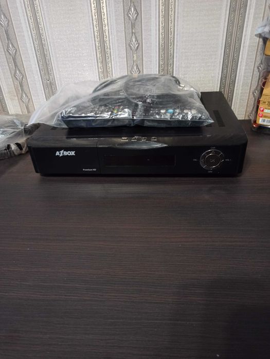 Супутниковий тюнер опенбокс  s4HD PVR. I AZBOX Premium HD.