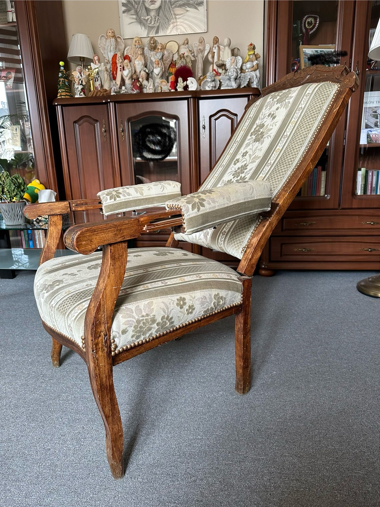 Rozkładany stary fotel