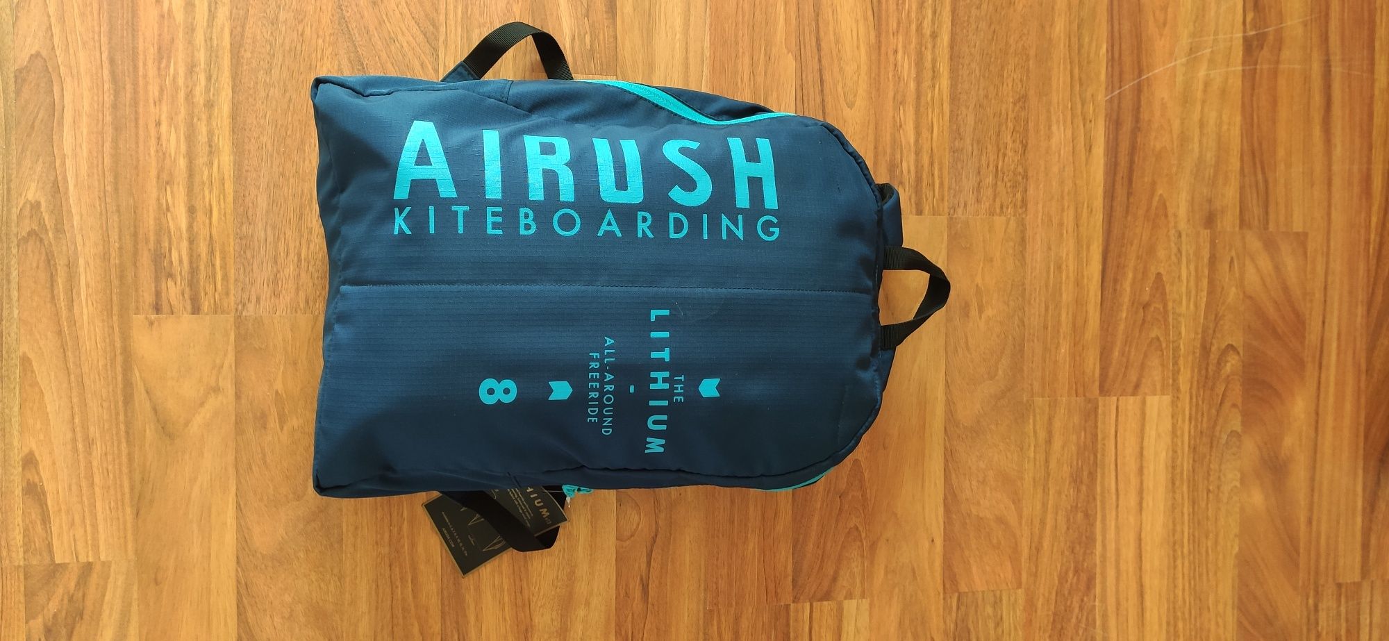 Latawiec Kite Airush Lithium V13 8m