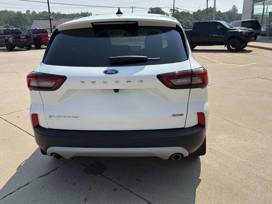 Ford Escape Hybrid      2023