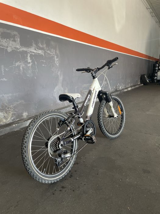 Bicicleta merdia de criança