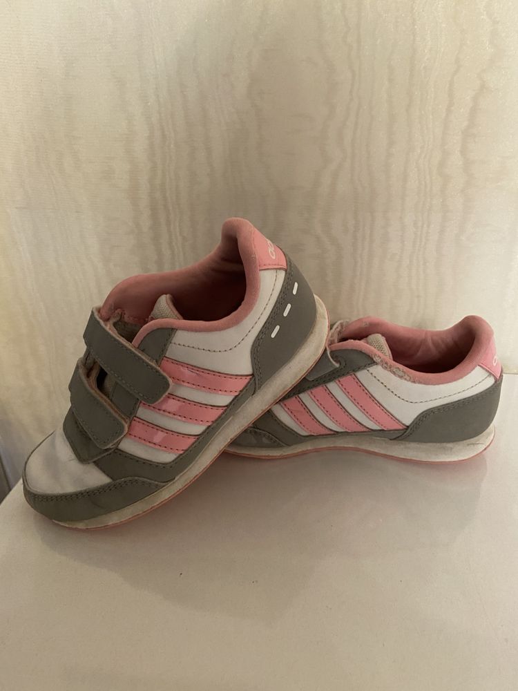 Кроссовки на девочку Adidas, New Balance