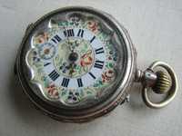 Stary zegarek kieszonkowy z malowaną tarczą i ozdobnym werkiem
