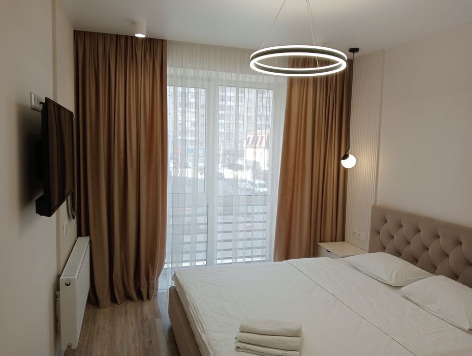 Дрім таун,залізничний вокзал,автостанція,подобово